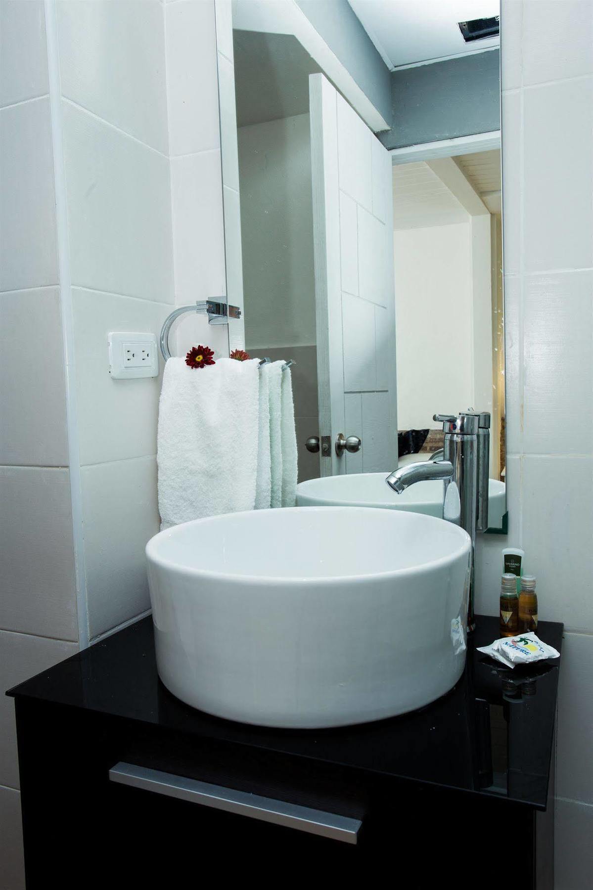 Hotel Portes 9 ซานโตโดมิงโก ภายนอก รูปภาพ