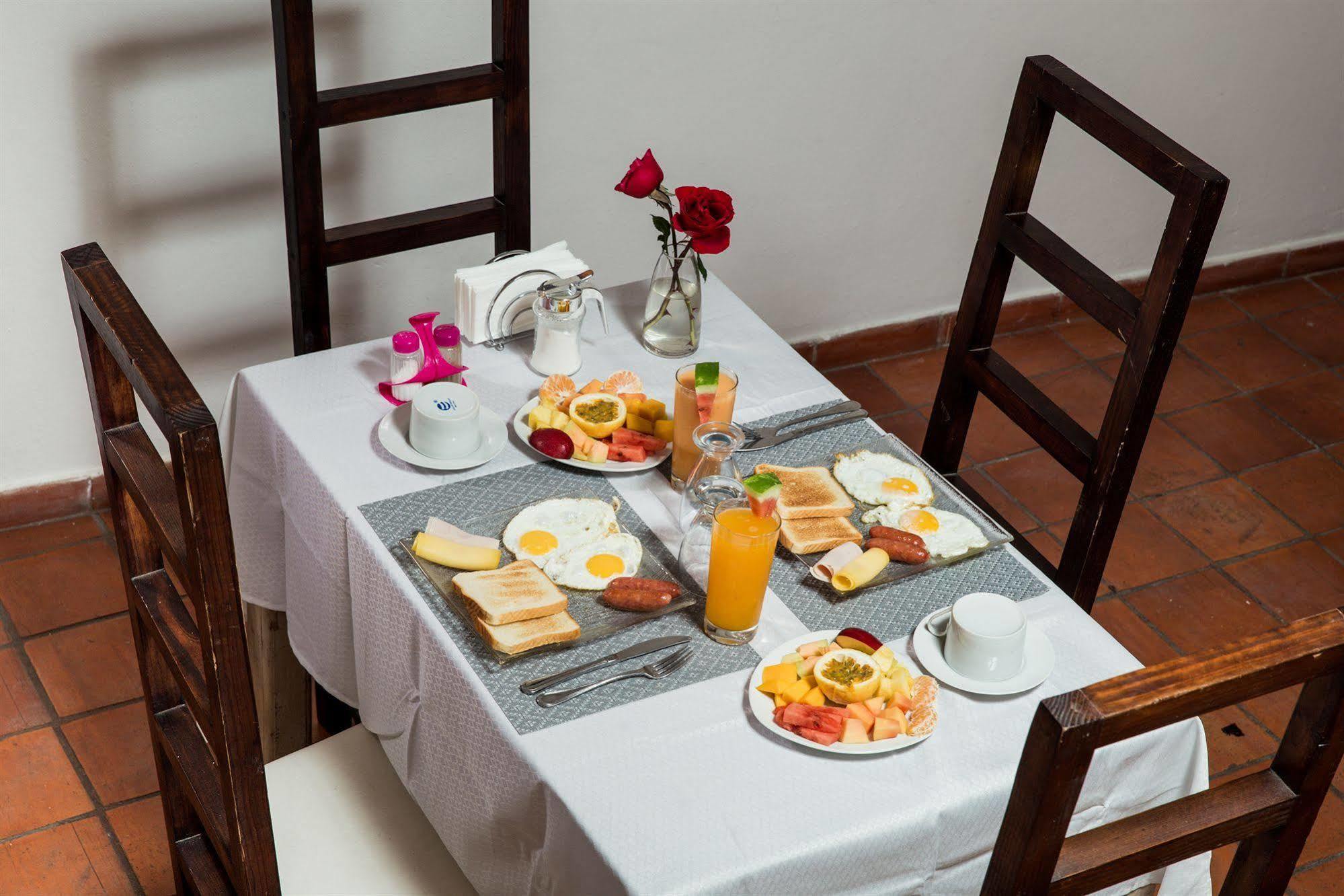 Hotel Portes 9 ซานโตโดมิงโก ภายนอก รูปภาพ