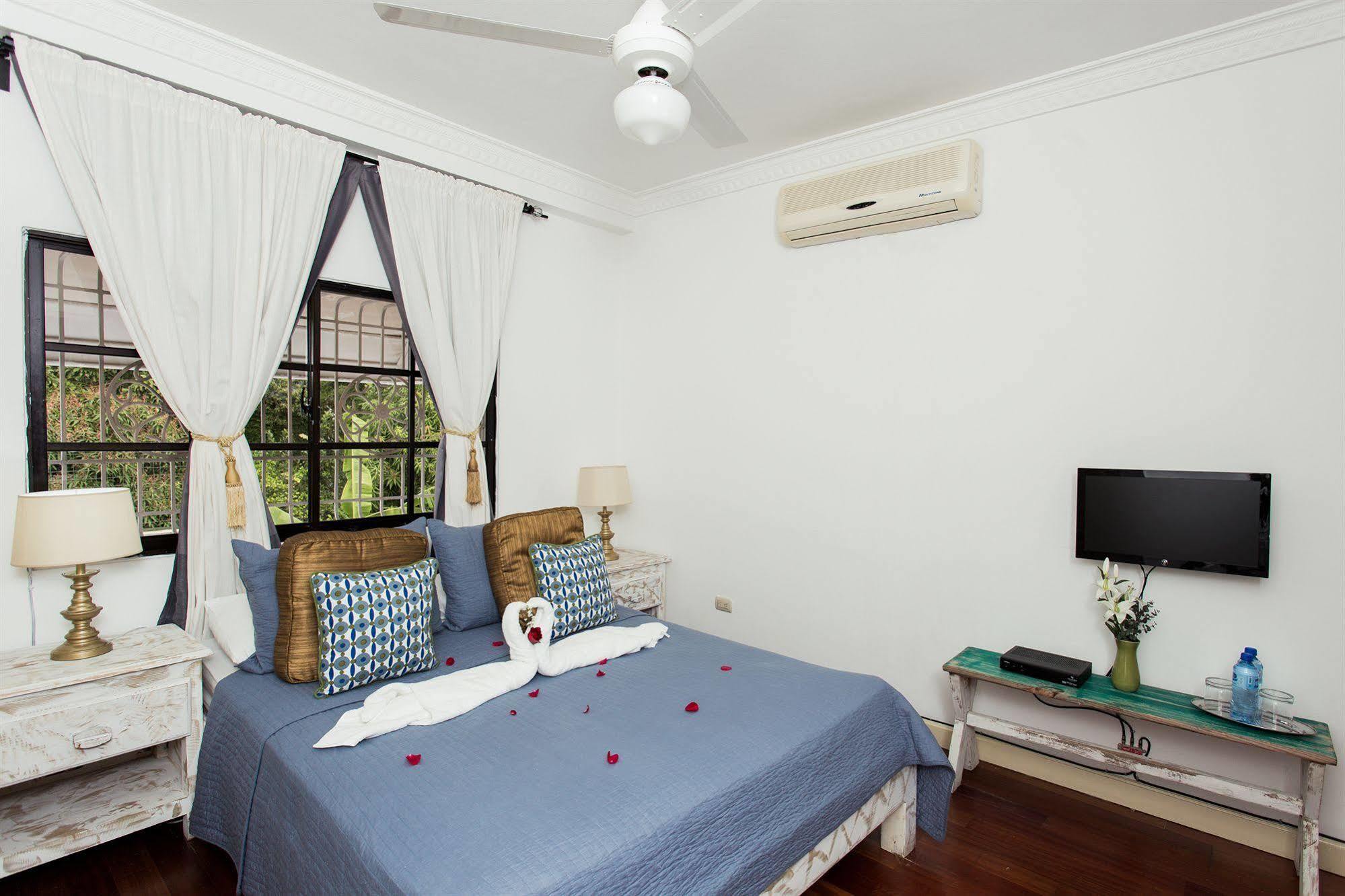 Hotel Portes 9 ซานโตโดมิงโก ภายนอก รูปภาพ